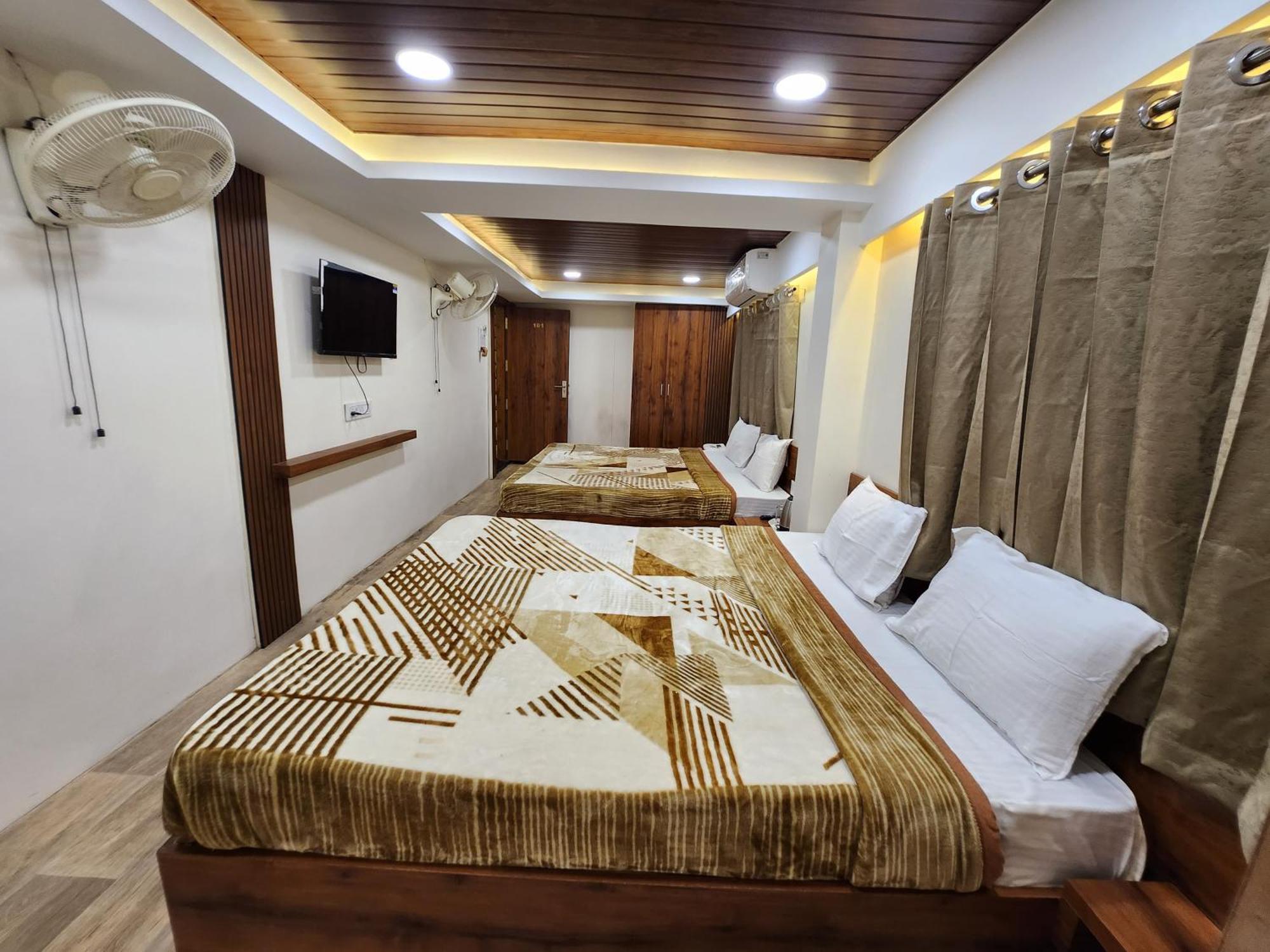 Hotel Anantshree 우자인 외부 사진