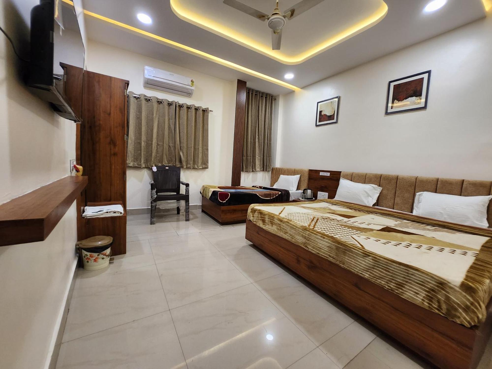 Hotel Anantshree 우자인 외부 사진