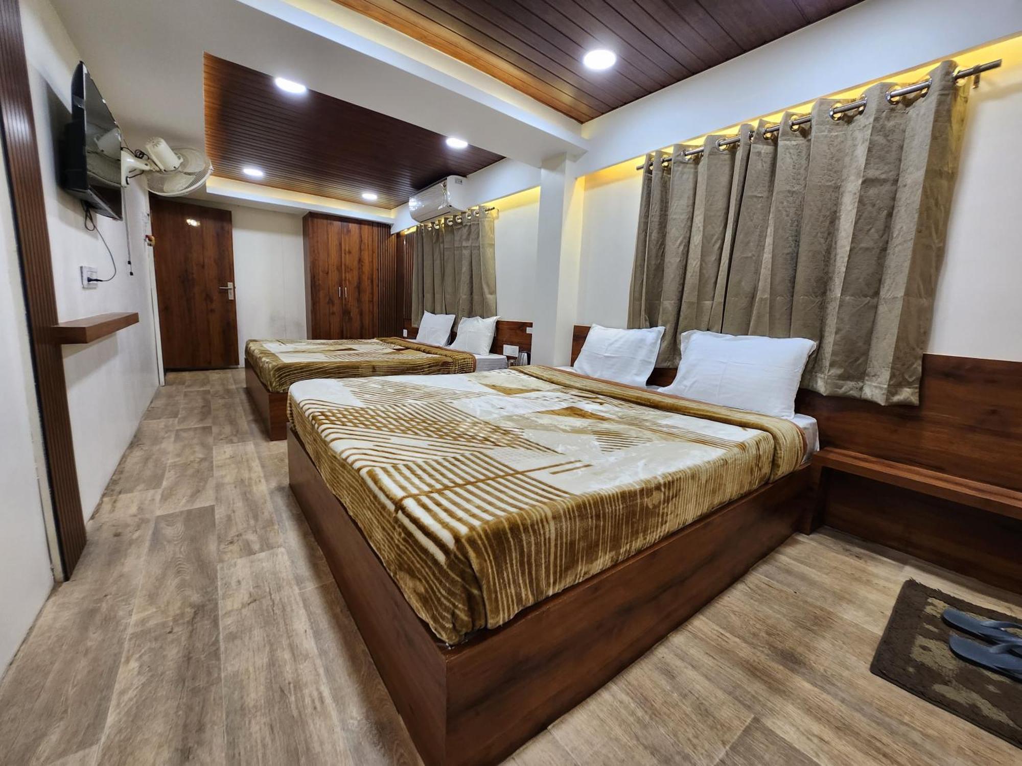 Hotel Anantshree 우자인 외부 사진