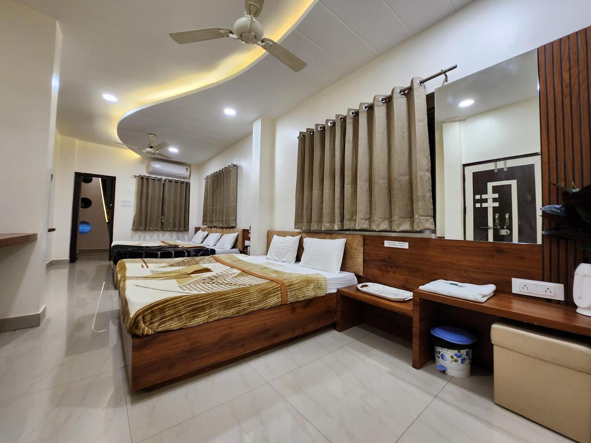 Hotel Anantshree 우자인 외부 사진