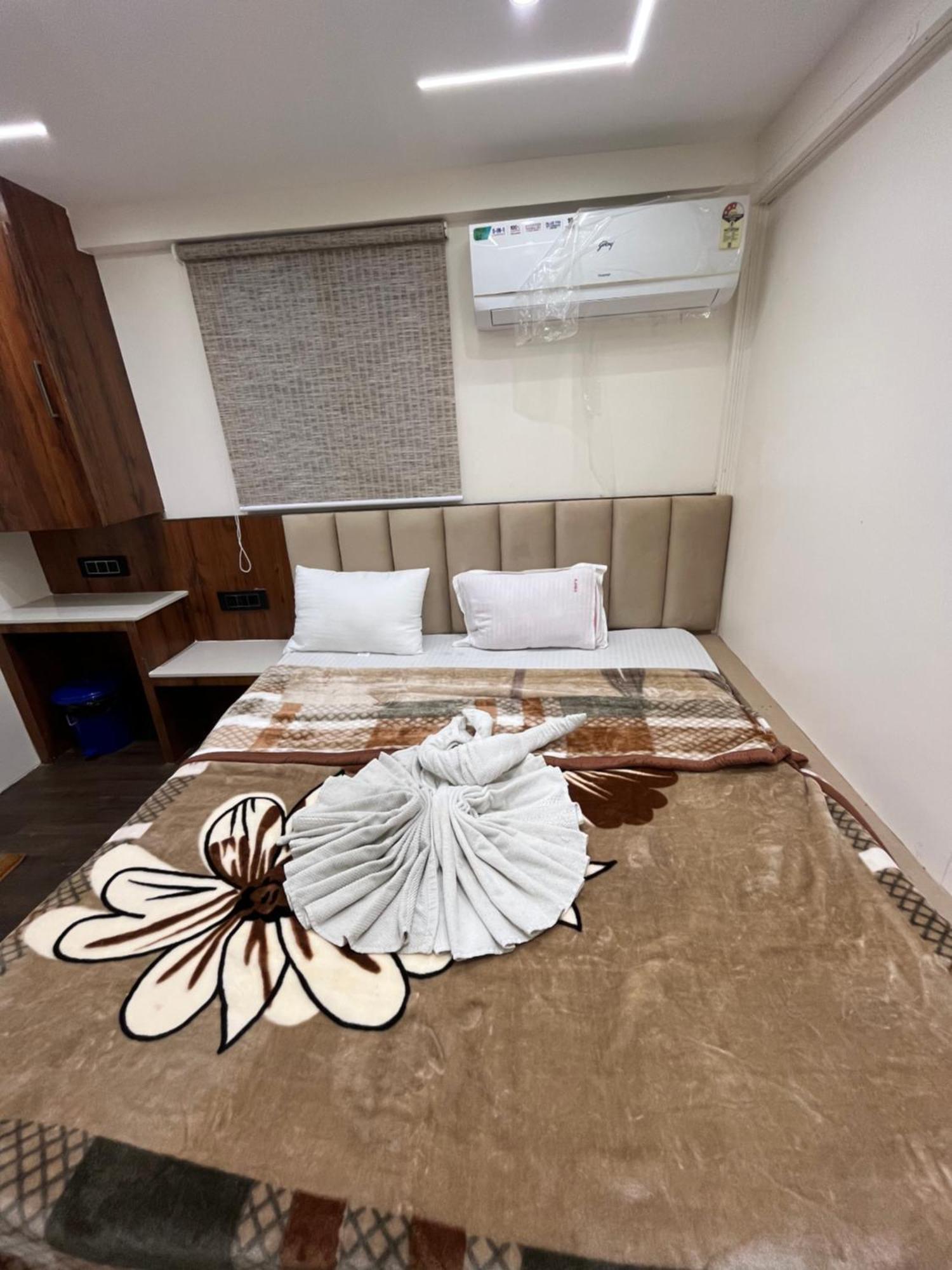 Hotel Anantshree 우자인 외부 사진