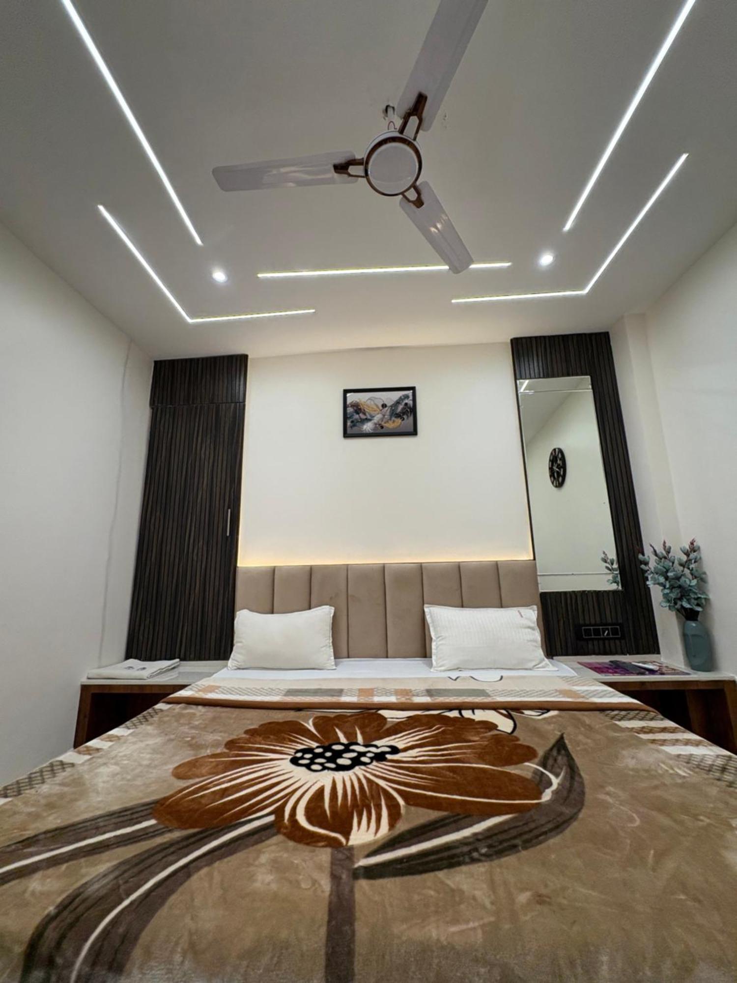 Hotel Anantshree 우자인 외부 사진