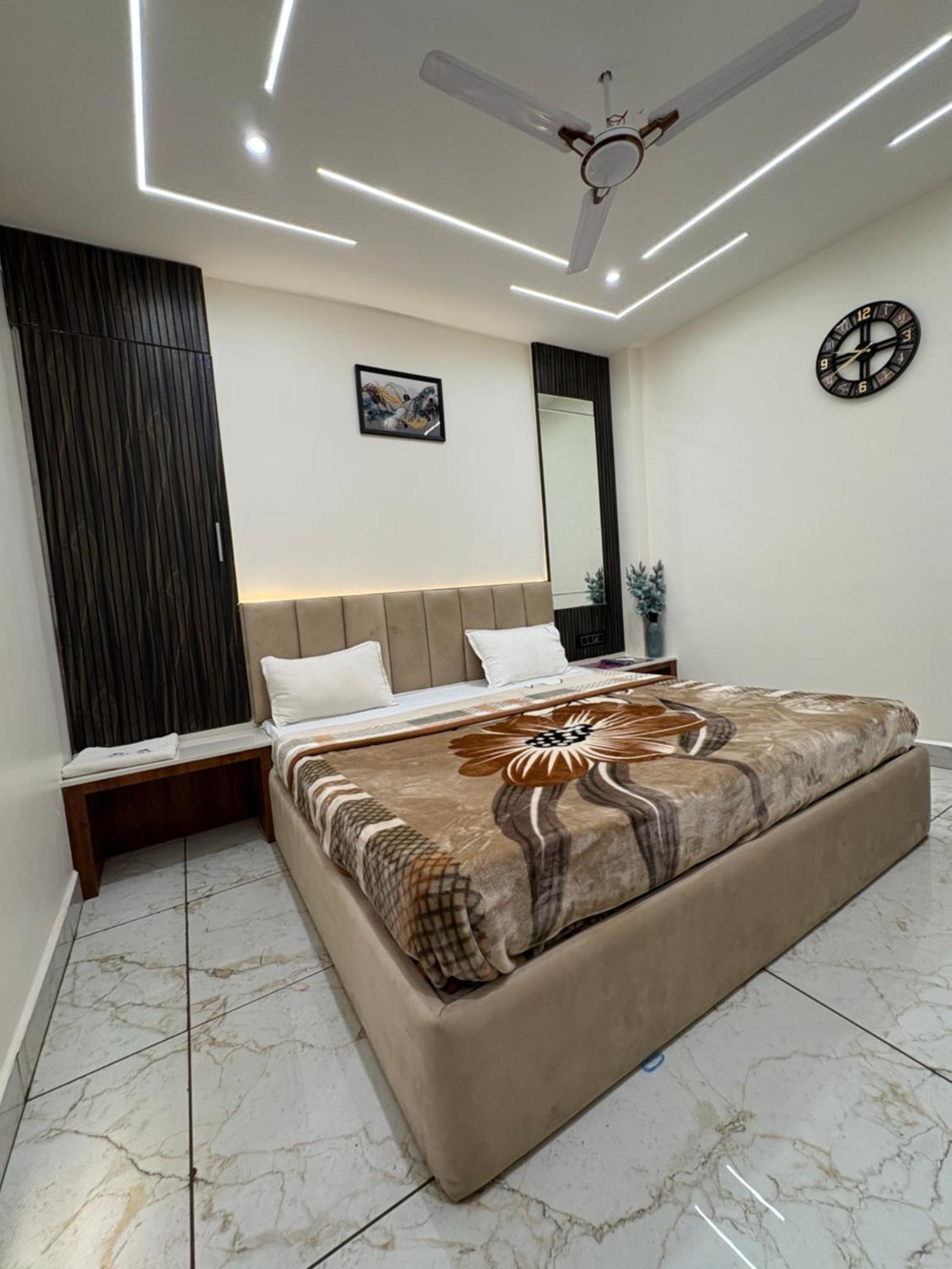 Hotel Anantshree 우자인 외부 사진