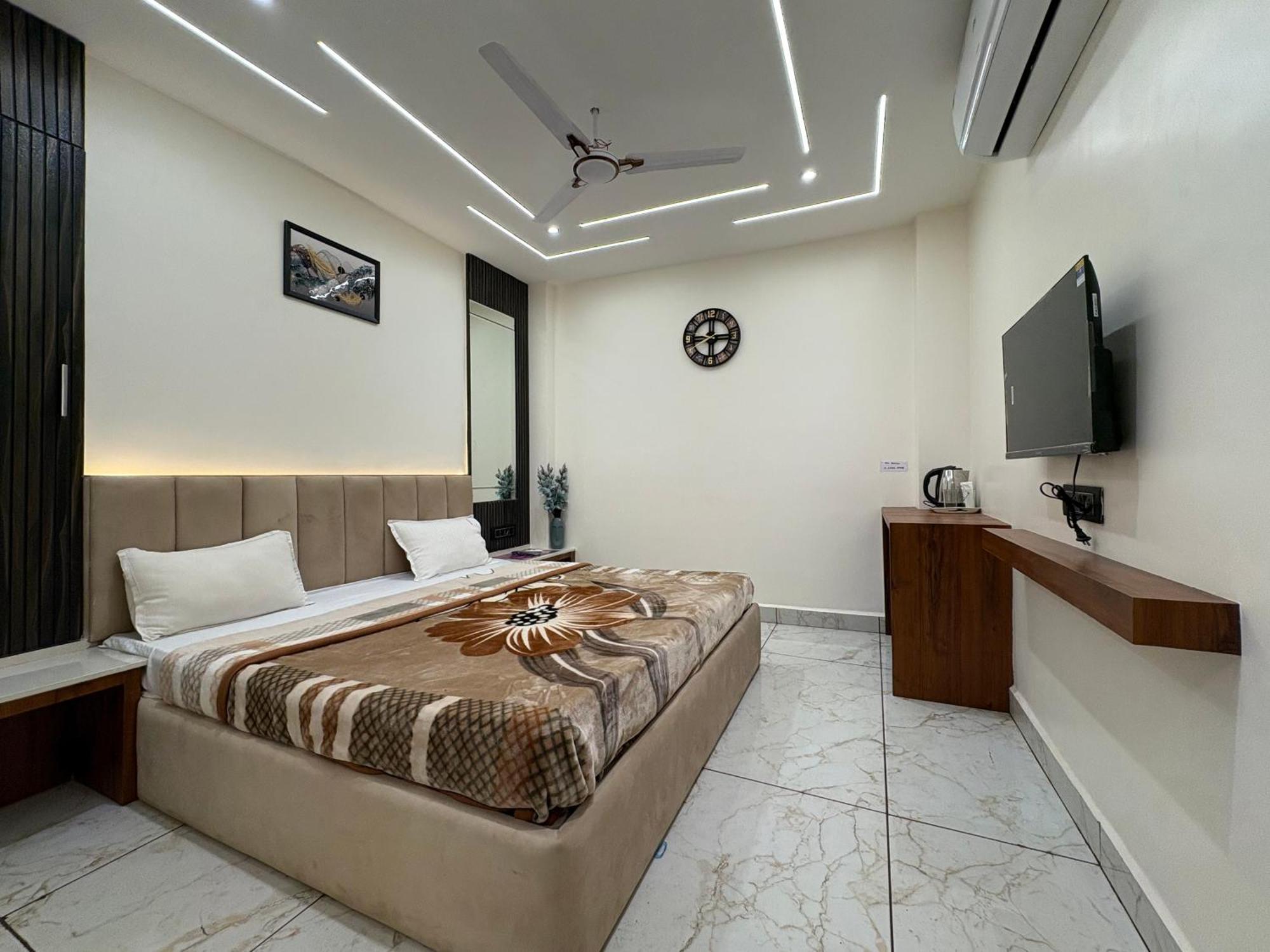 Hotel Anantshree 우자인 외부 사진