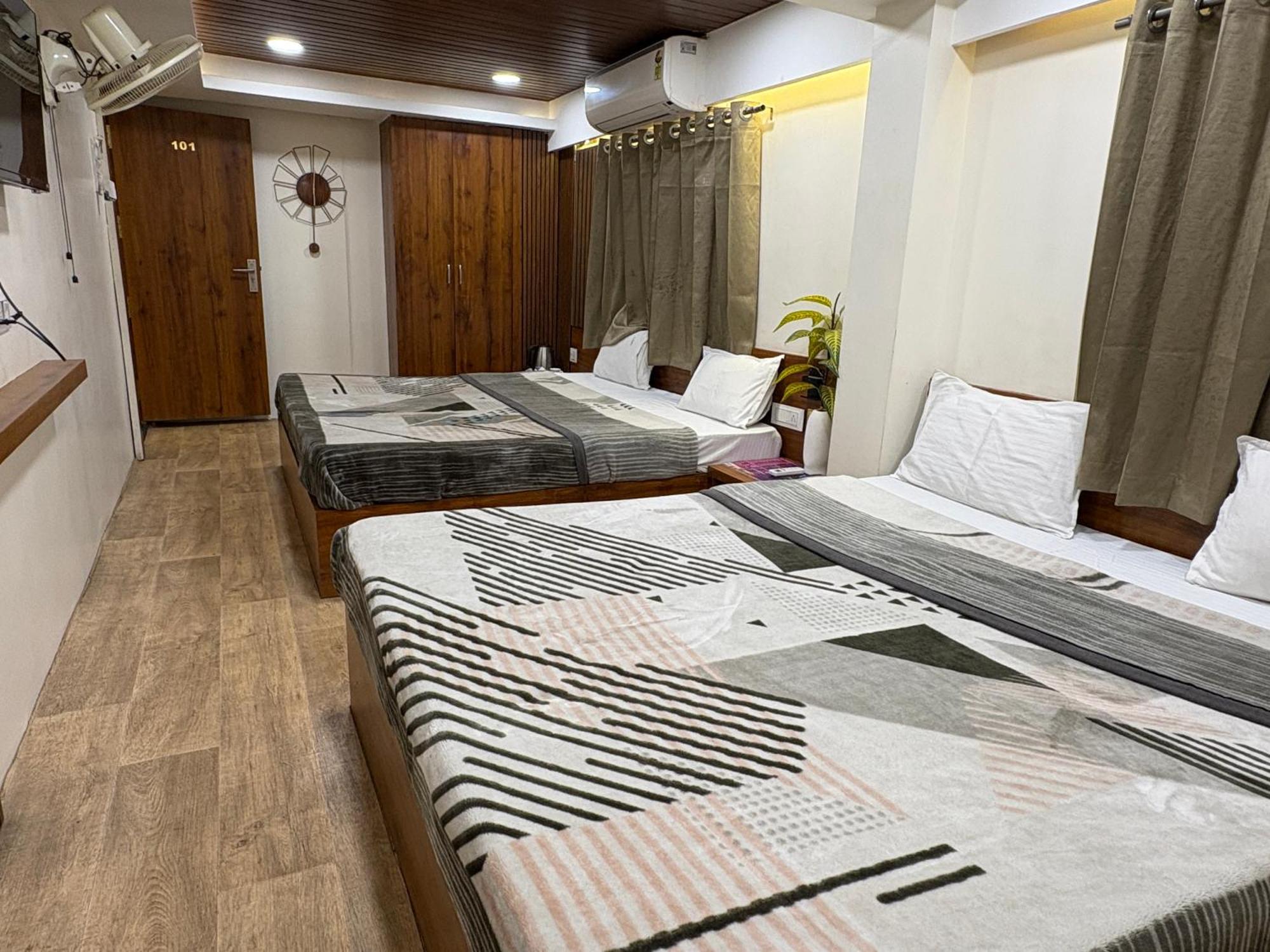 Hotel Anantshree 우자인 외부 사진