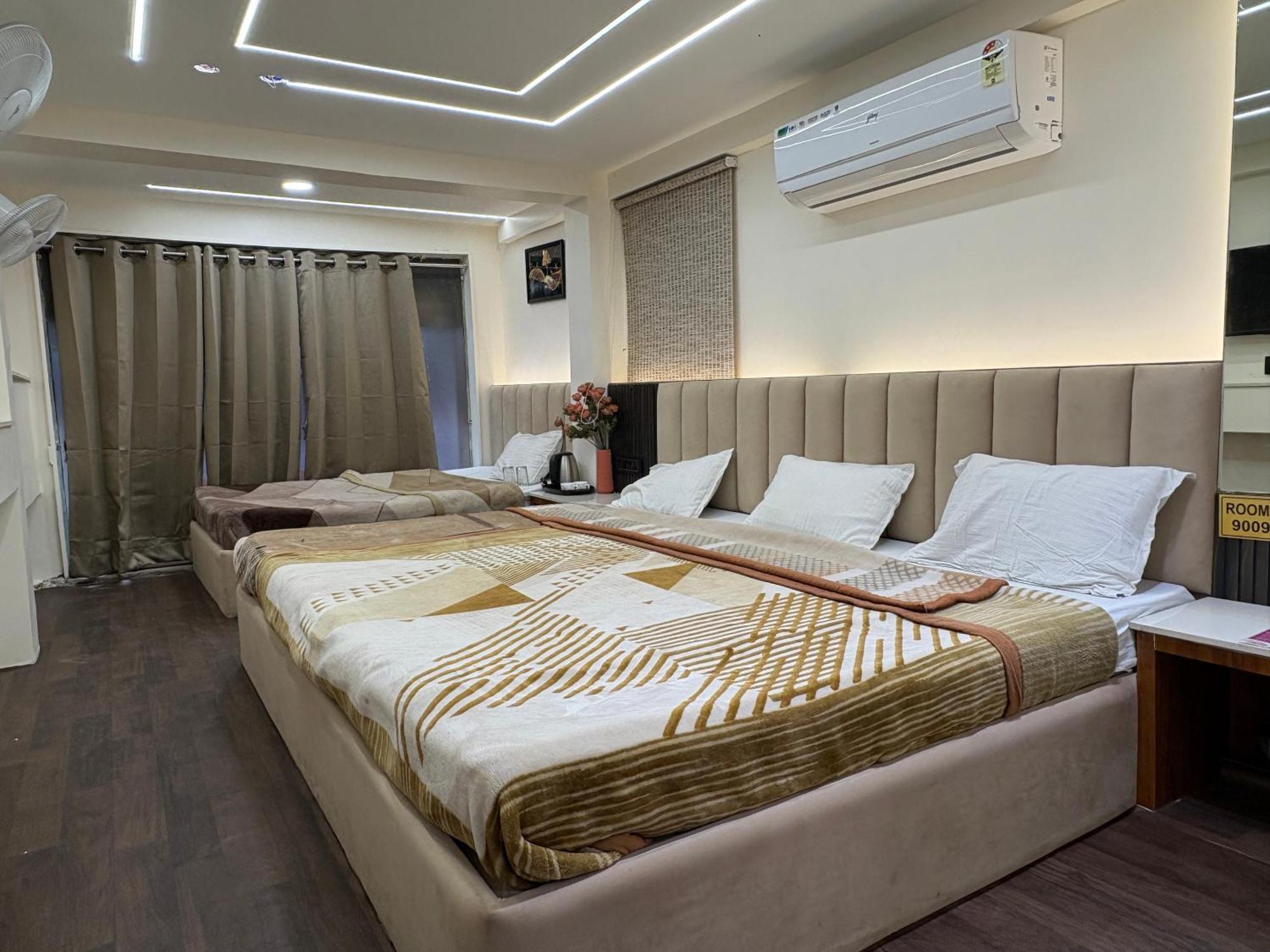 Hotel Anantshree 우자인 외부 사진