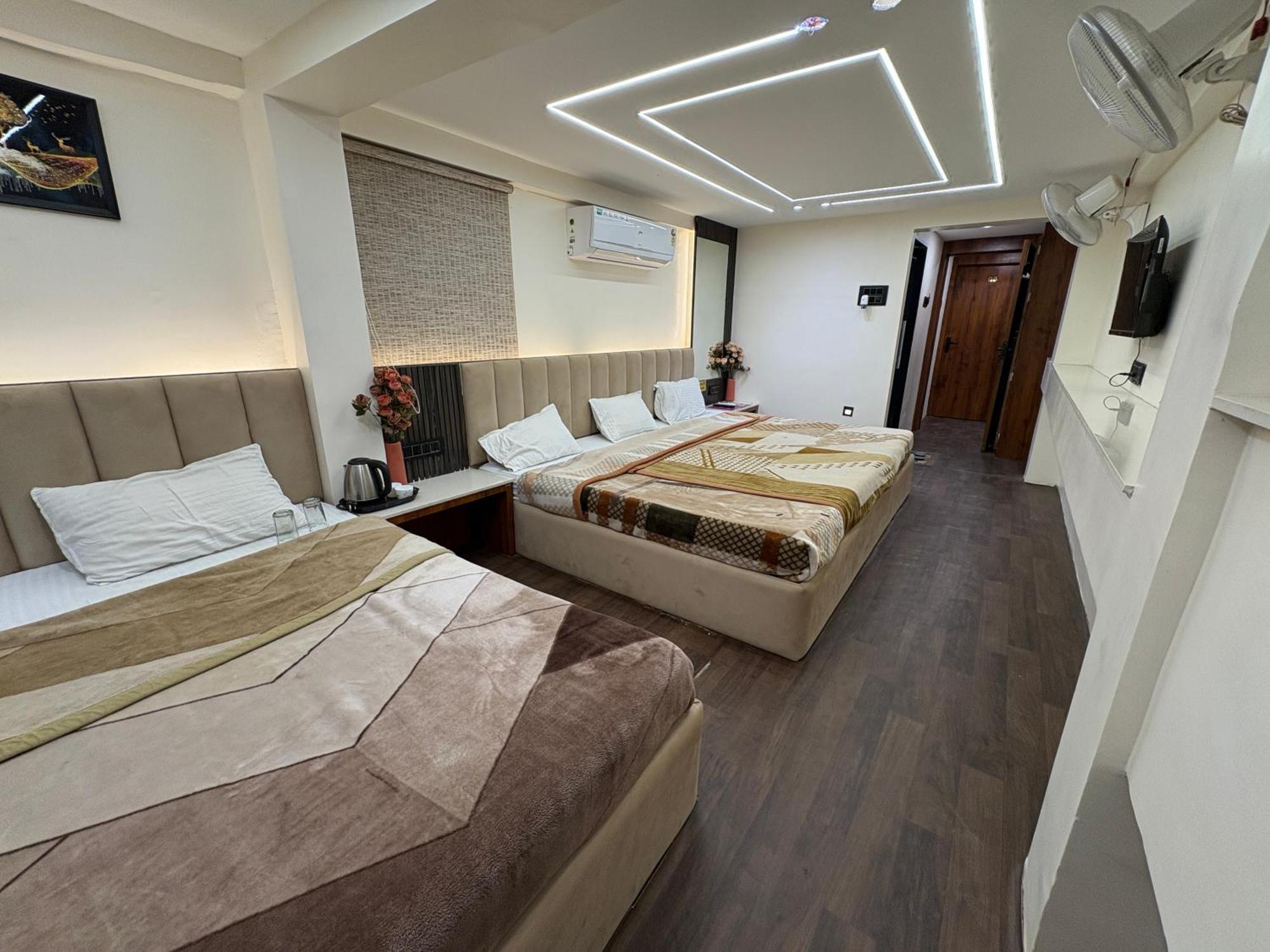 Hotel Anantshree 우자인 외부 사진