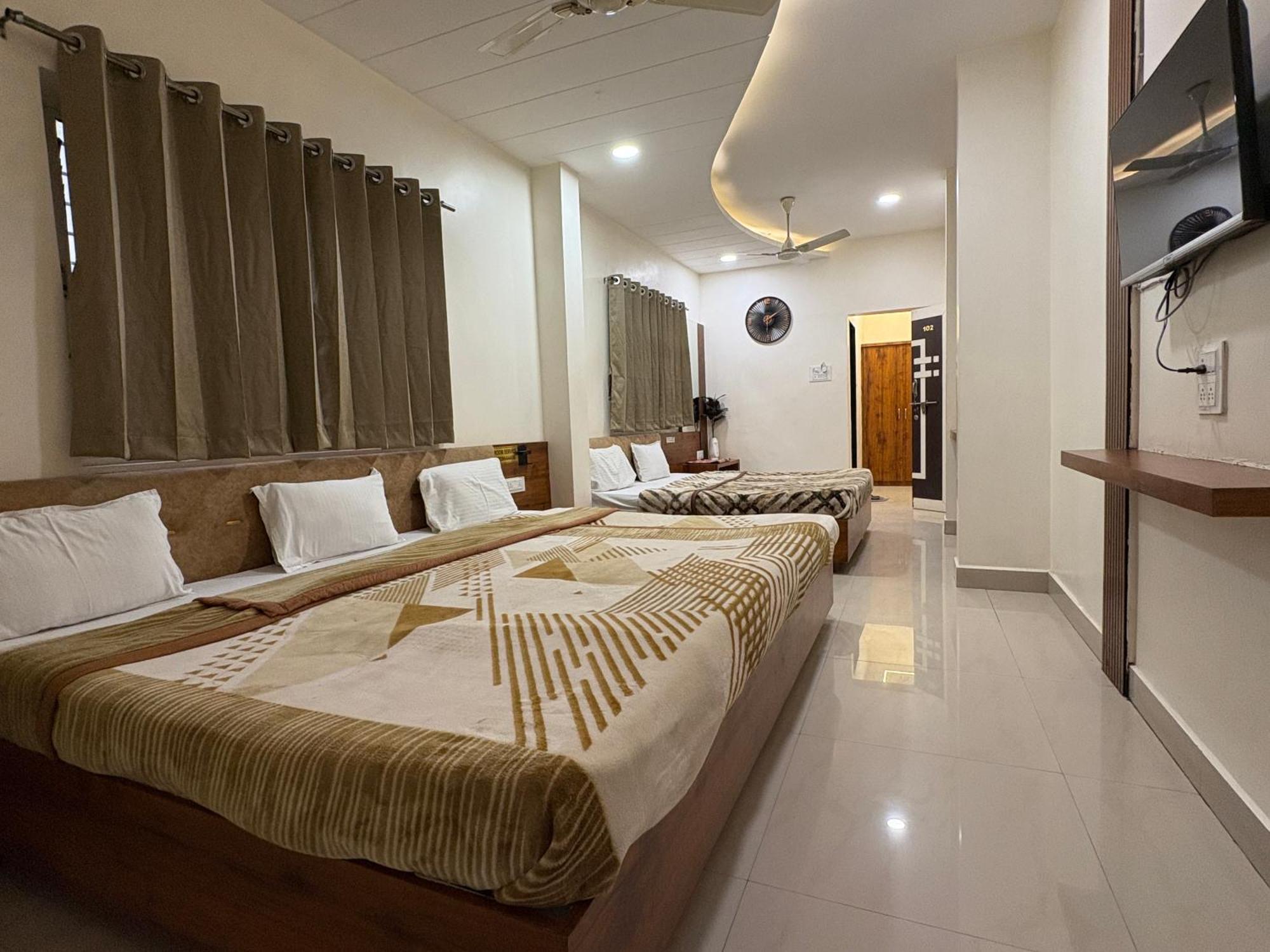 Hotel Anantshree 우자인 외부 사진