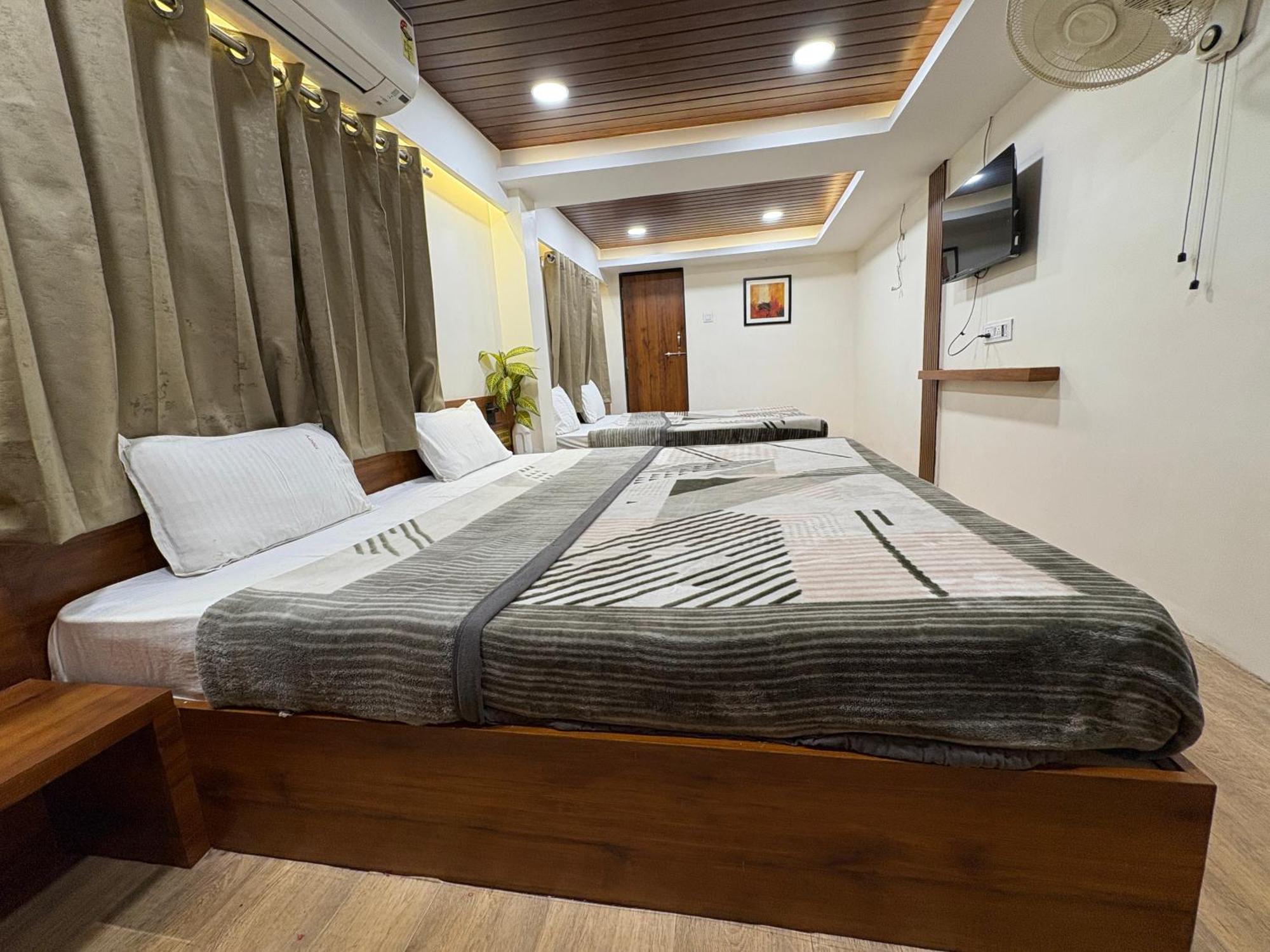 Hotel Anantshree 우자인 외부 사진