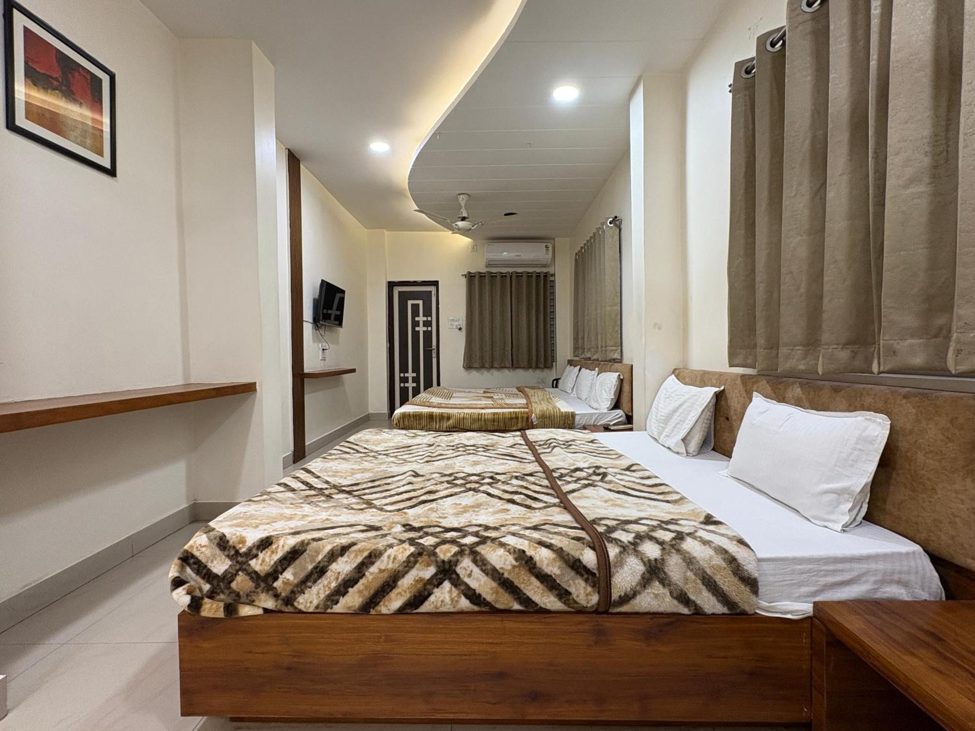 Hotel Anantshree 우자인 외부 사진