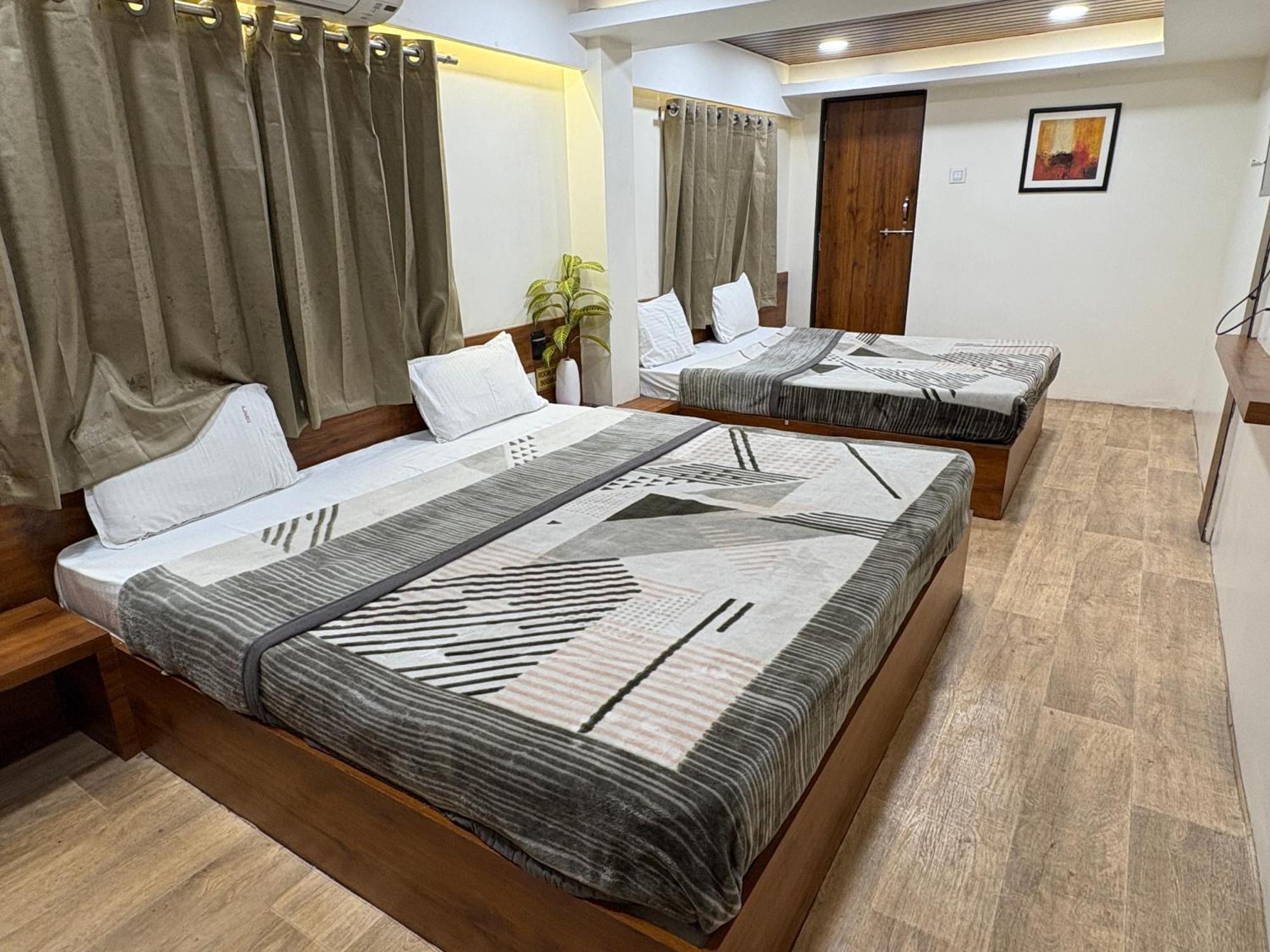 Hotel Anantshree 우자인 외부 사진