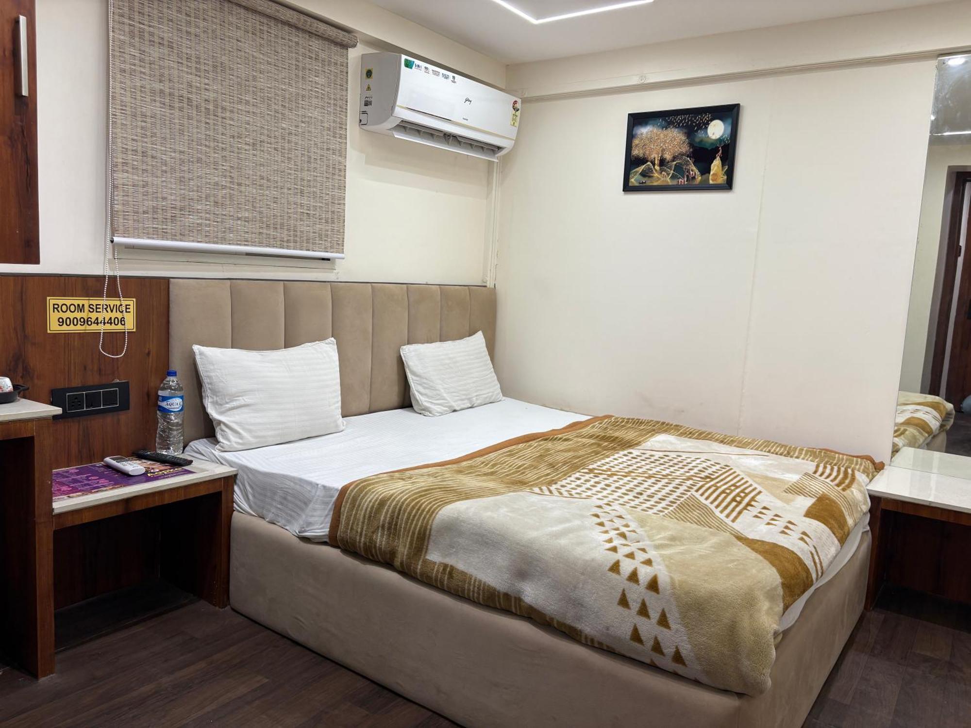 Hotel Anantshree 우자인 외부 사진