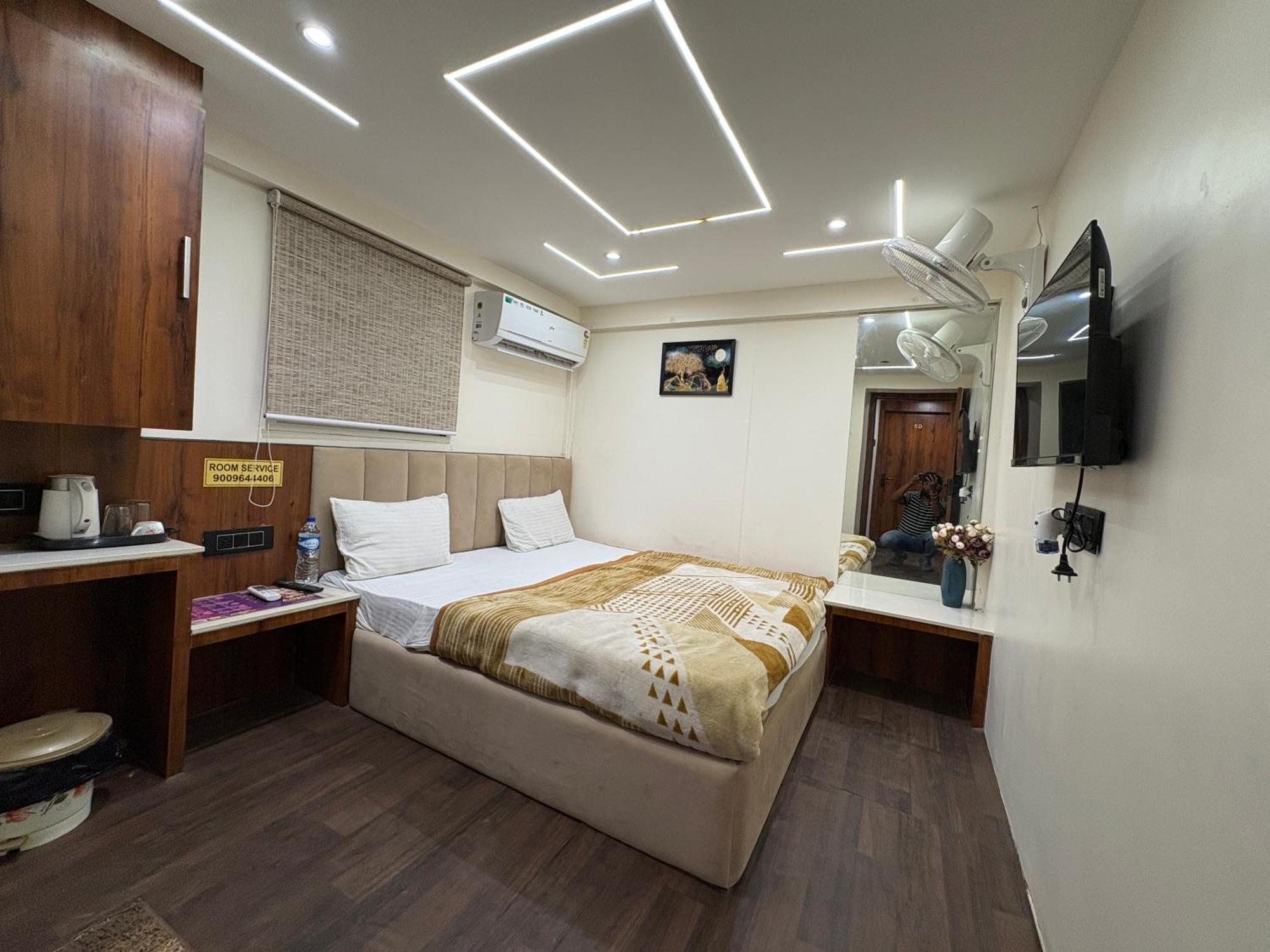 Hotel Anantshree 우자인 외부 사진