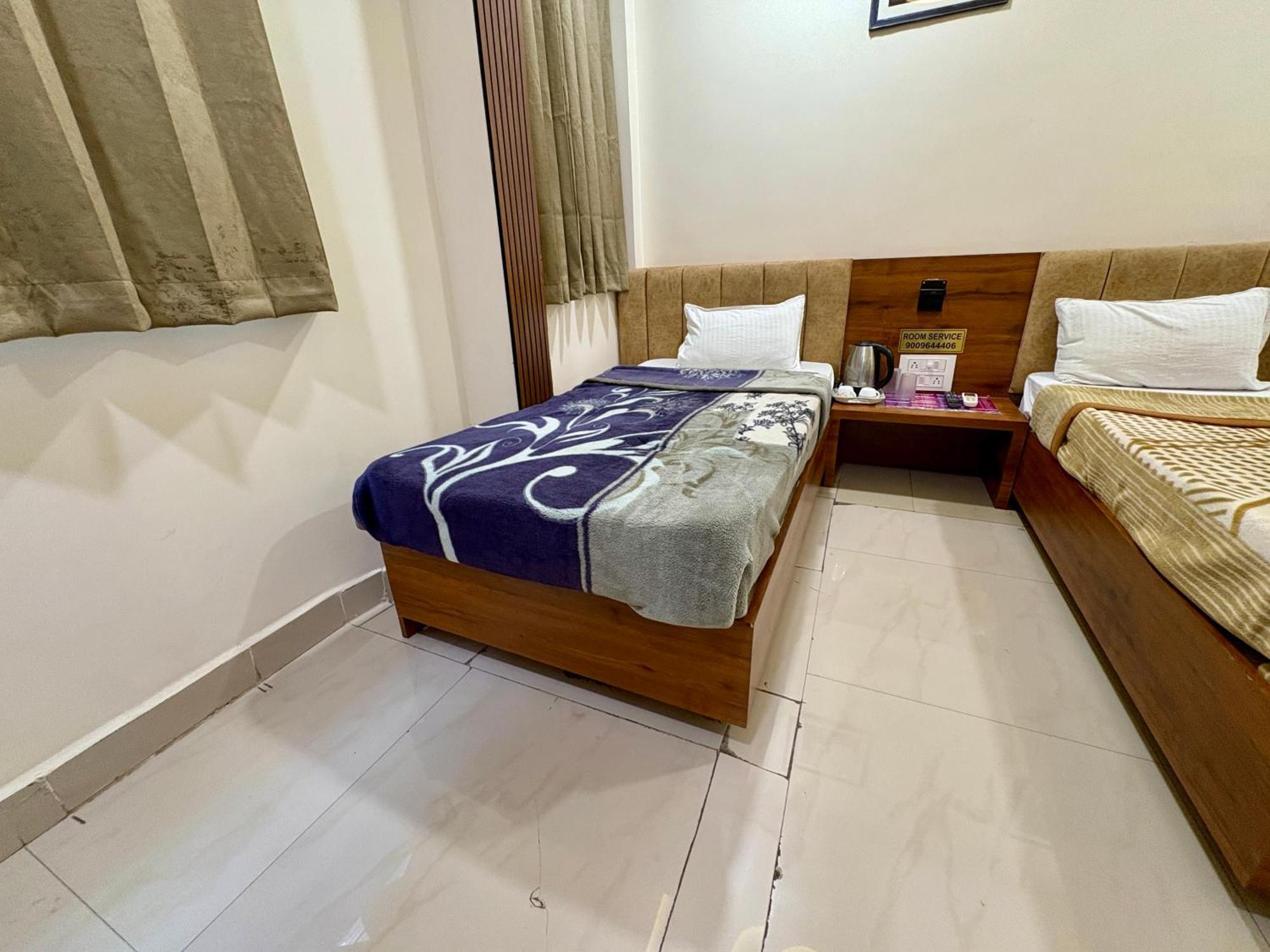 Hotel Anantshree 우자인 외부 사진