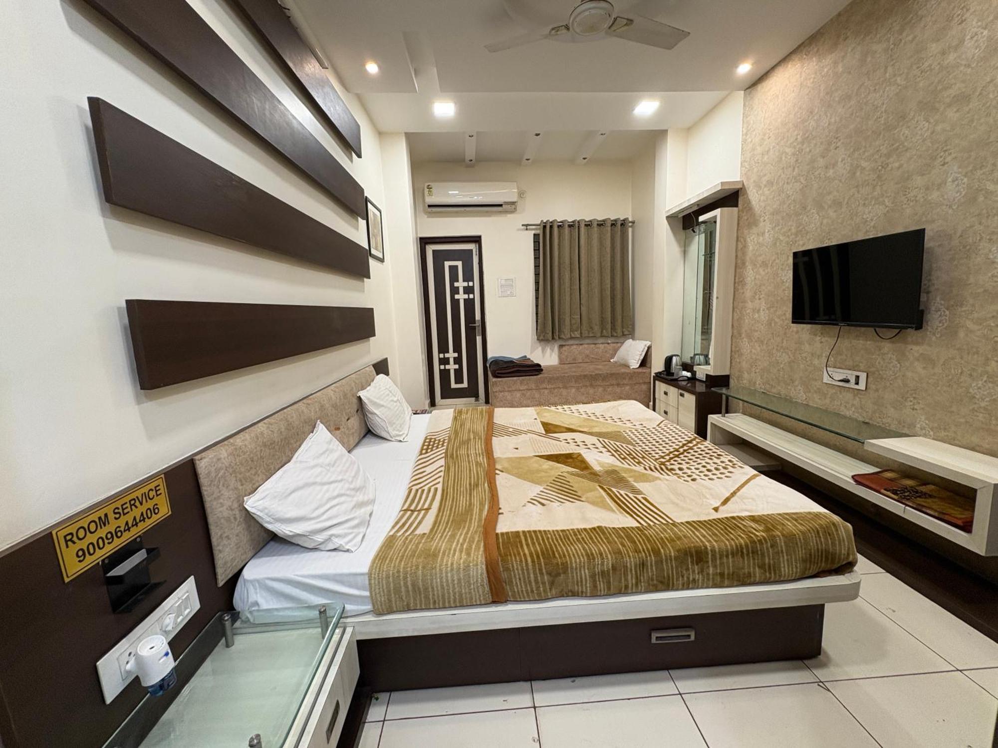 Hotel Anantshree 우자인 외부 사진